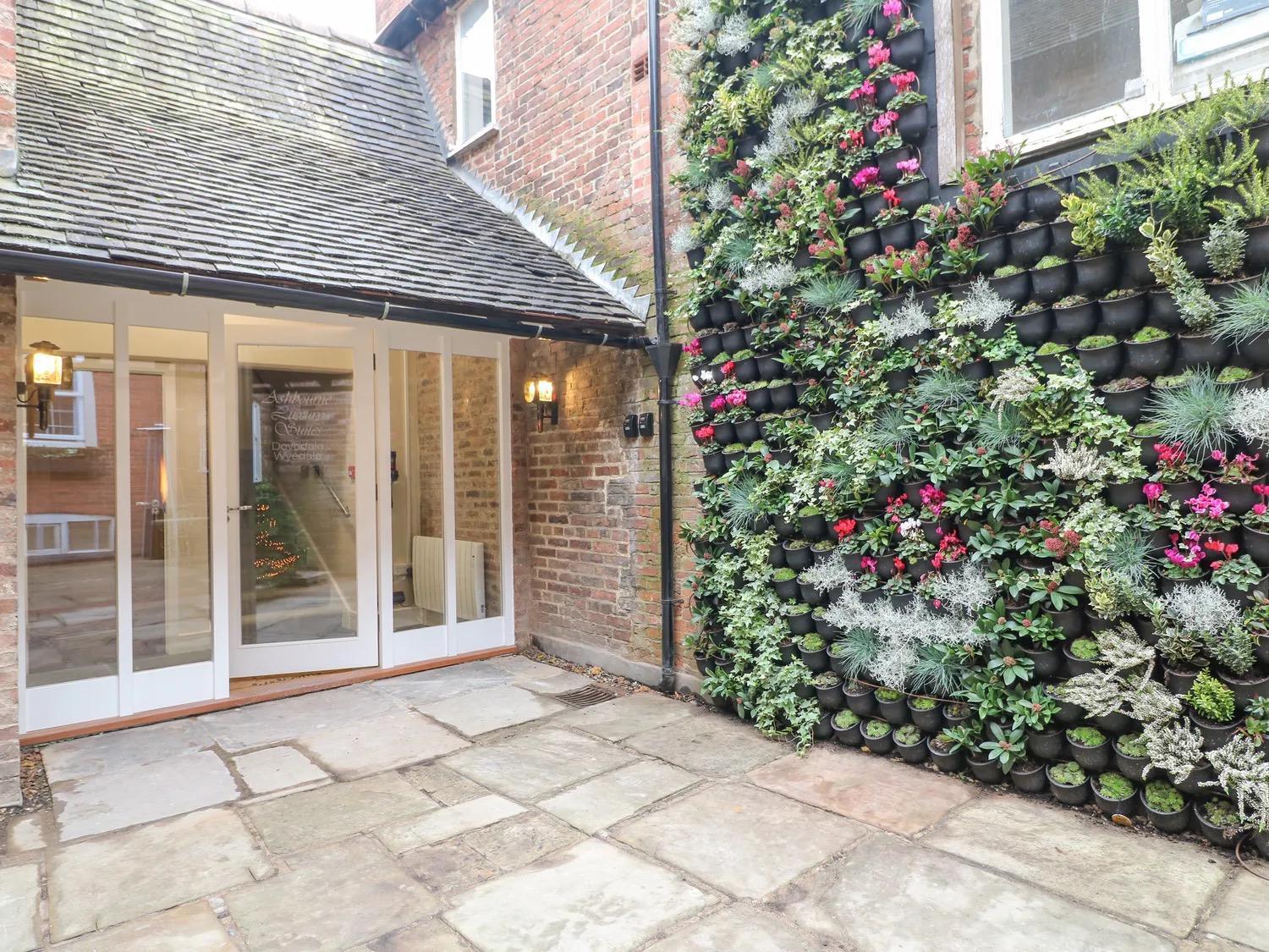 Ashbourne Luxury Suites ภายนอก รูปภาพ