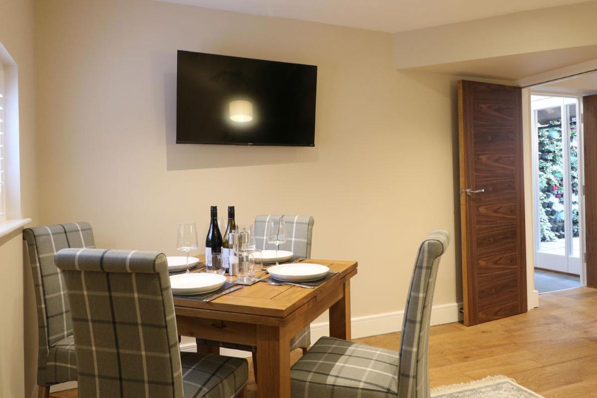 Ashbourne Luxury Suites ภายนอก รูปภาพ
